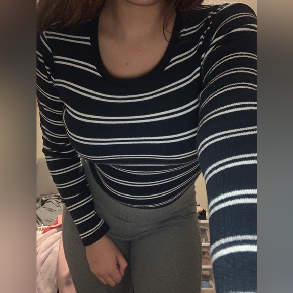 Brandy Melville Sweaters - 💖BRANDY MELVILLE STRIPPED SWEATER💖